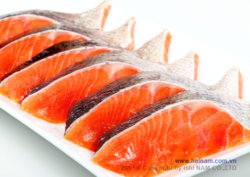 Salmon skin-on kirimi<br />Latin name: Onchorhynchus spp<br />Size: 30gr, 40gr, 50gr, 60gr, 70gr, 80gr
