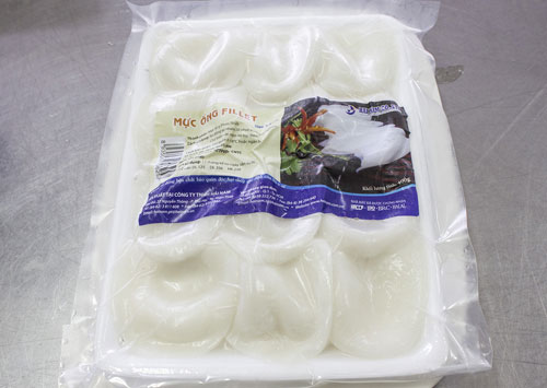 Squid fillet<br />Size 5-8 <br />Weight: 400g<br />Carton: 400g  x 25 trays = 10kg<br />